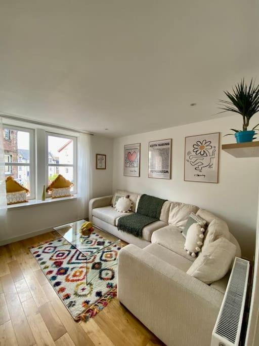 3-Bedroom Flat In The City Centre Next To The River Ness Инвернесс Экстерьер фото