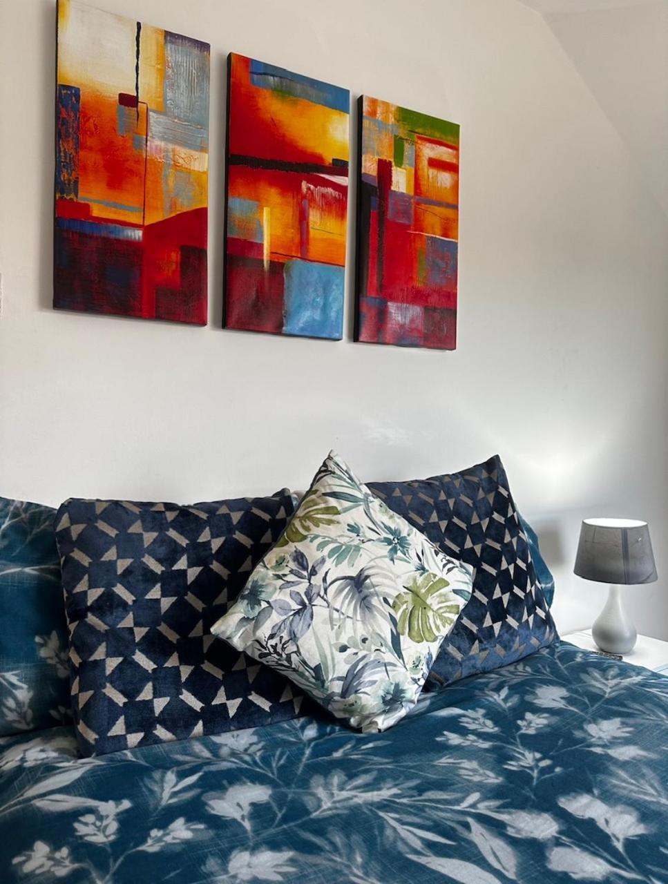 3-Bedroom Flat In The City Centre Next To The River Ness Инвернесс Экстерьер фото